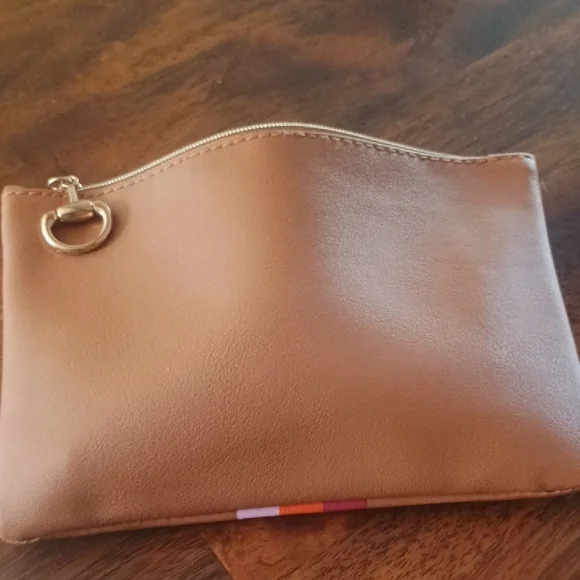 La Roche-Posay Skincare Set with Cosmetic Bag - Picture 6 of 6